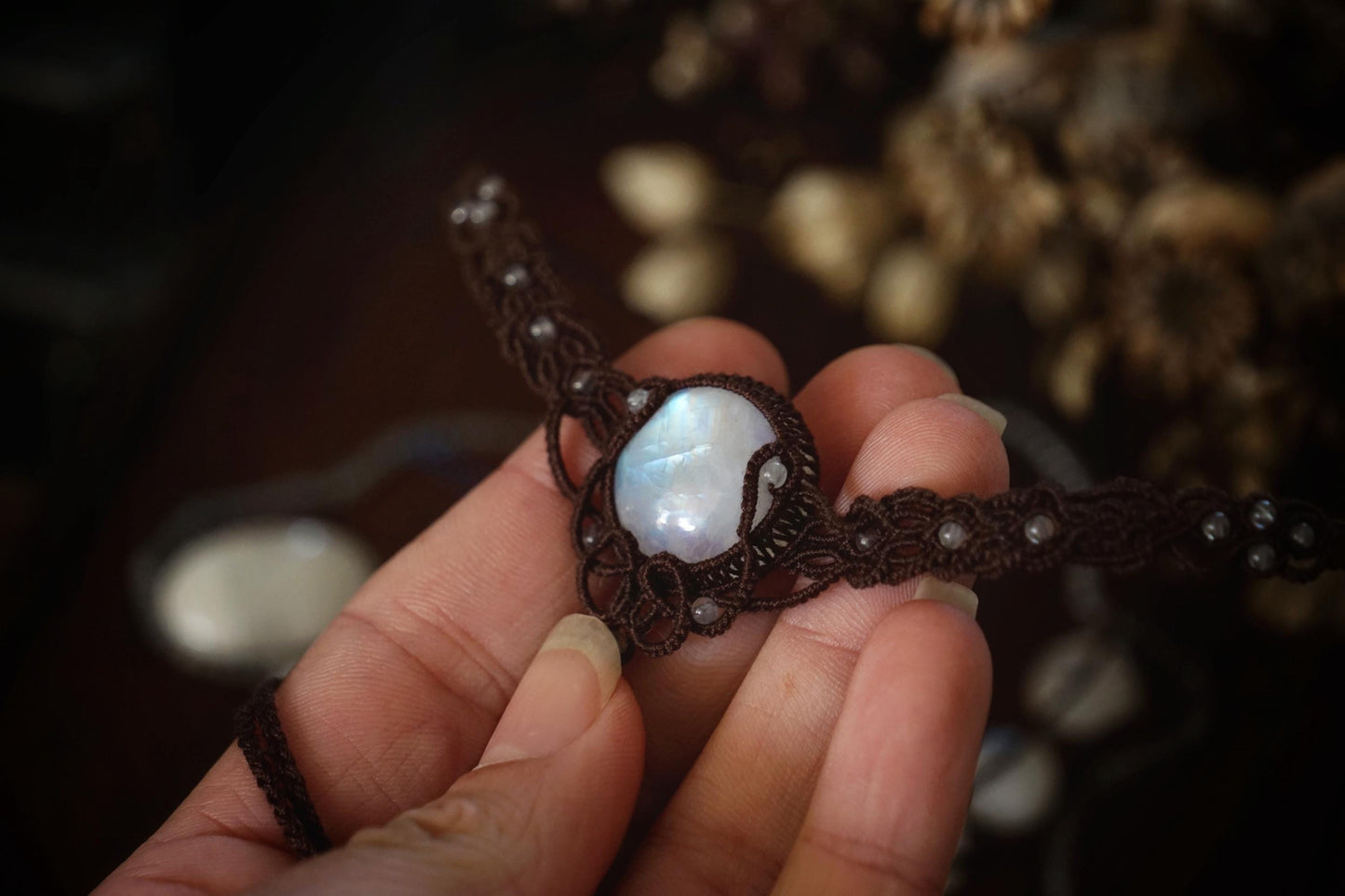 Collier Ras-de-Cou en Micro Macramé avec Labradorite Blanche - Coton & Astrance