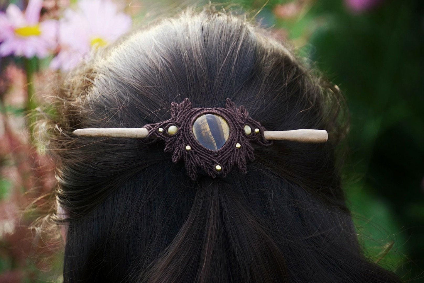 Barrette à Cheveux en Micro macramé Bois de Pommier et Œil de Tigre - Coton & Astrance