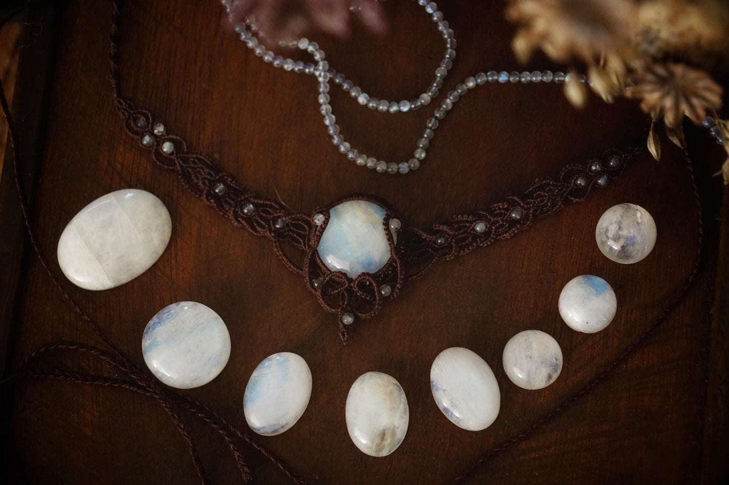 Collier Ras-de-Cou en Micro Macramé avec Labradorite Blanche - Coton & Astrance