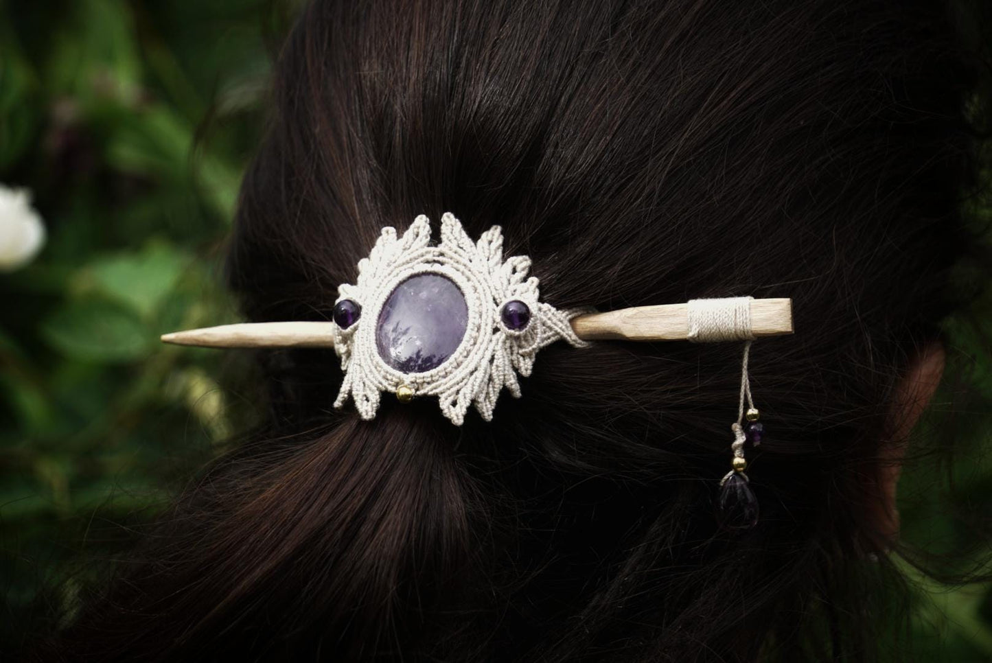 Broche à Cheveux en Micro Macramé, Bois de Frêne et Améthyste - Coton & Astrance