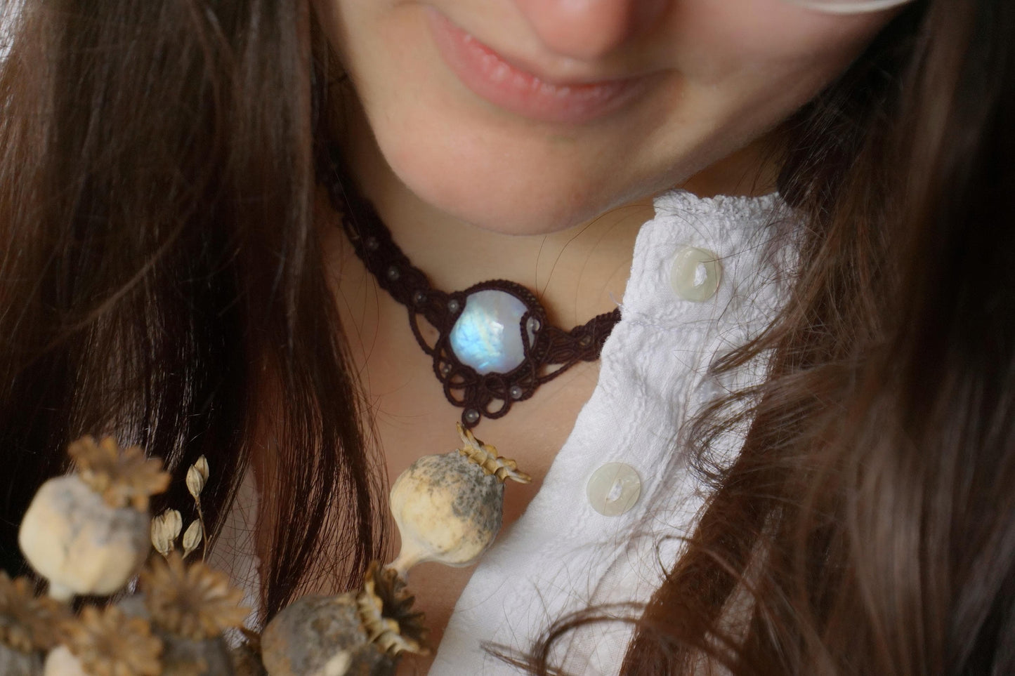 Collier Ras-de-Cou en Micro Macramé avec Labradorite Blanche - Coton & Astrance