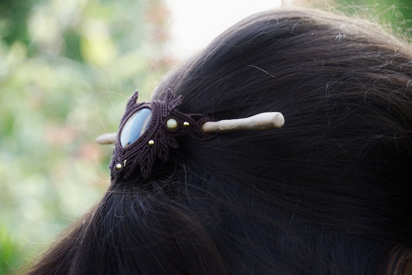 Barrette à Cheveux en Micro macramé Bois de Pommier et Œil de Tigre - Coton & Astrance