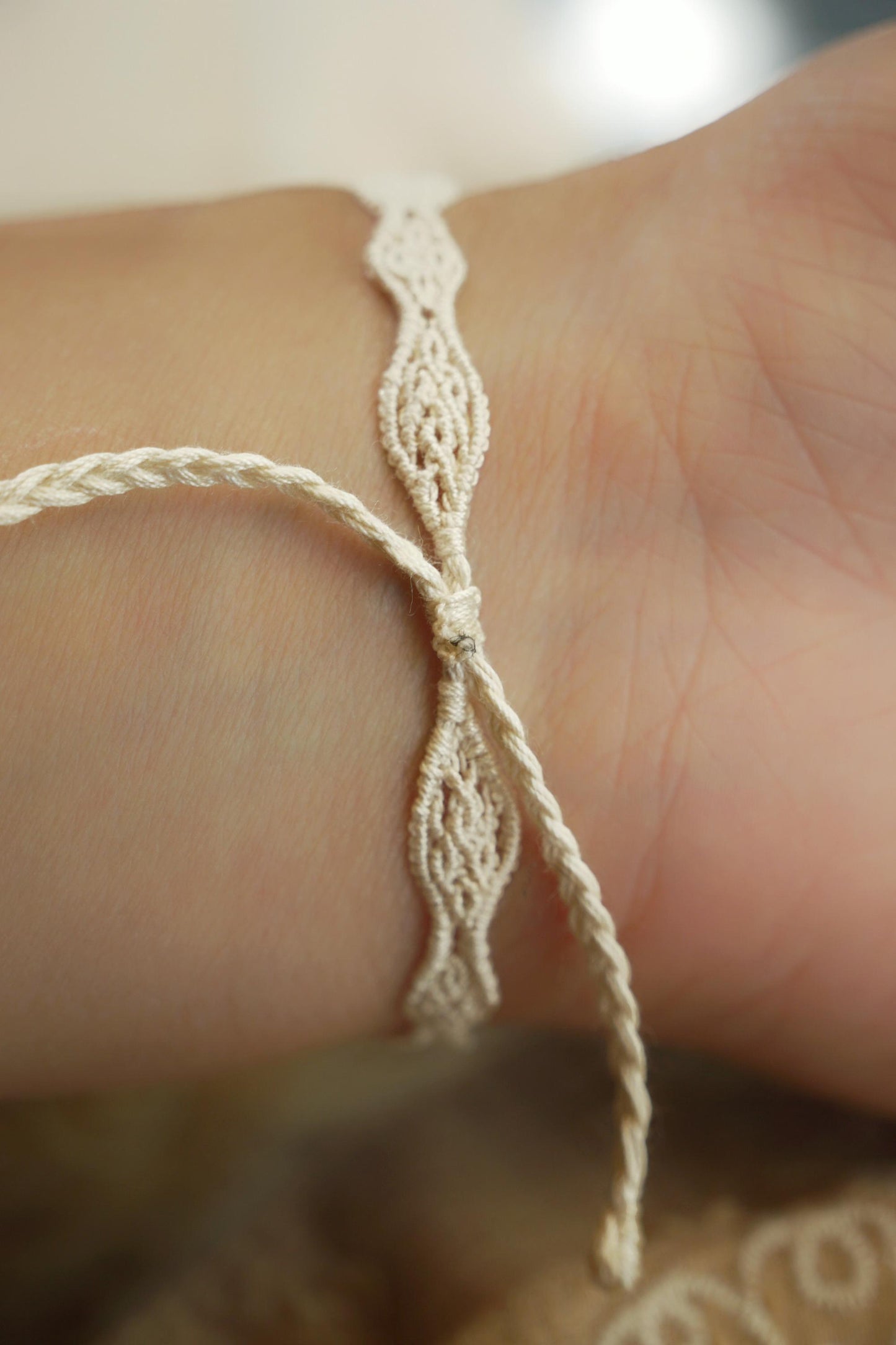 Bracelet Réglable en Micro Macramé Minimalisme Unisexe - Coton & Astrance