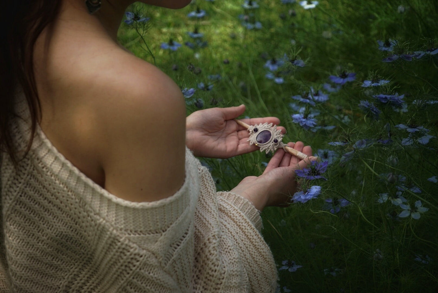 Broche à Cheveux en Micro Macramé, Bois de Frêne et Améthyste - Coton & Astrance