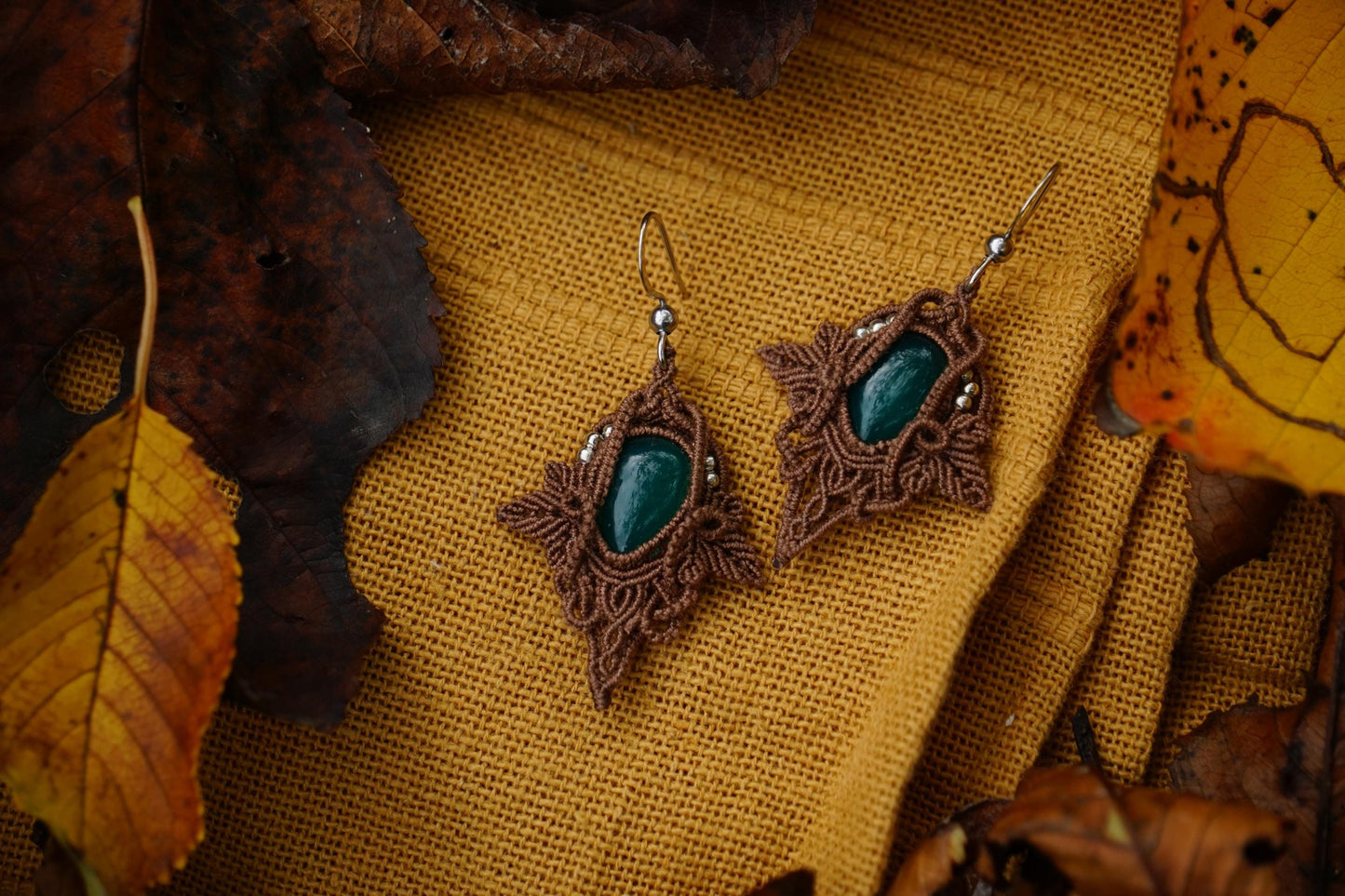 Boucles d'Oreilles Elfique en Micro-Macramé avec Aventurine - Coton & Astrance