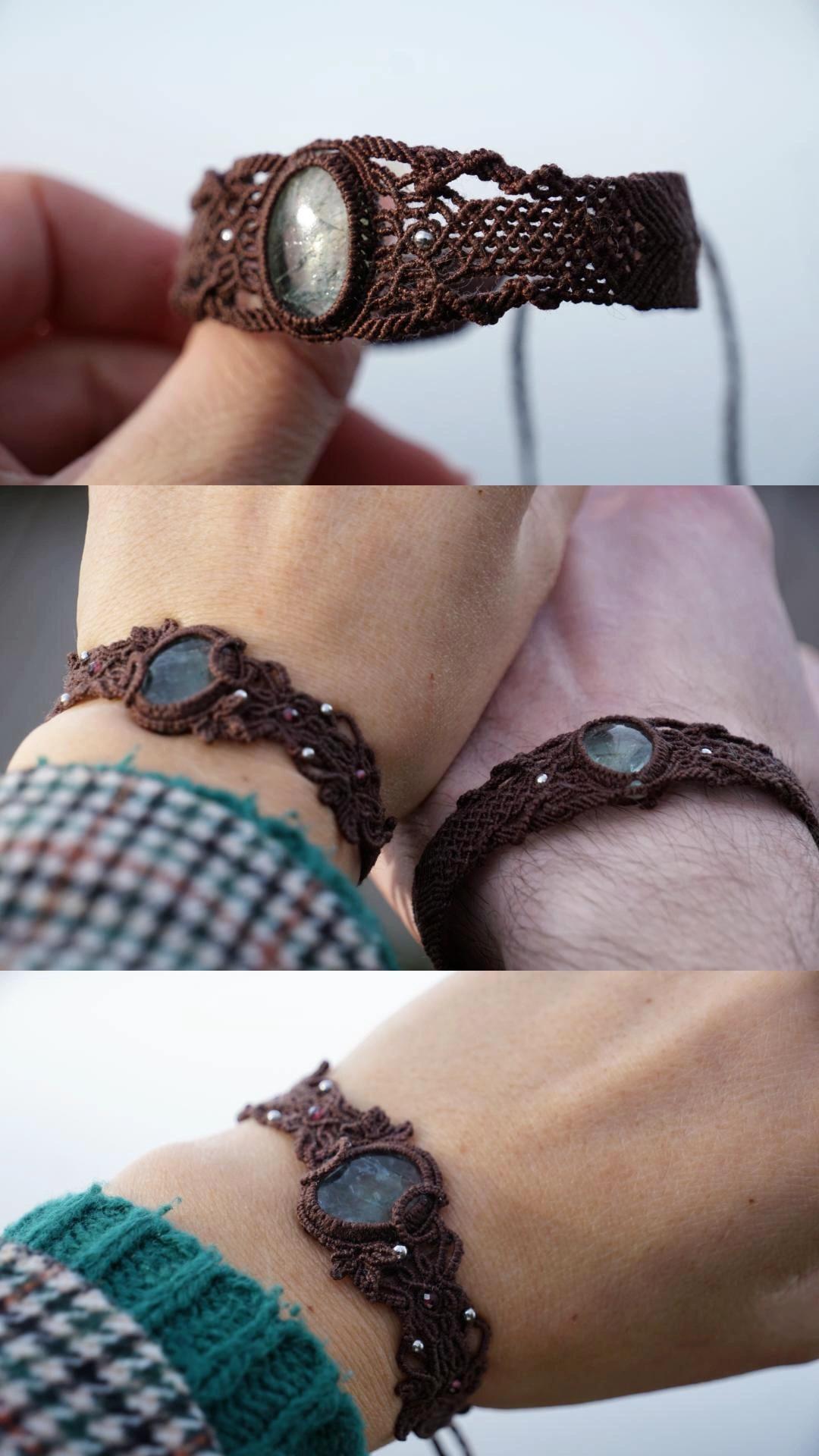 Bracelet homme manchette en micromacramé – Pierre de Soleil de l'Oregon Verte – Bijou elfique, celtique, ajustable, Bijou de couple - Coton & Astrance