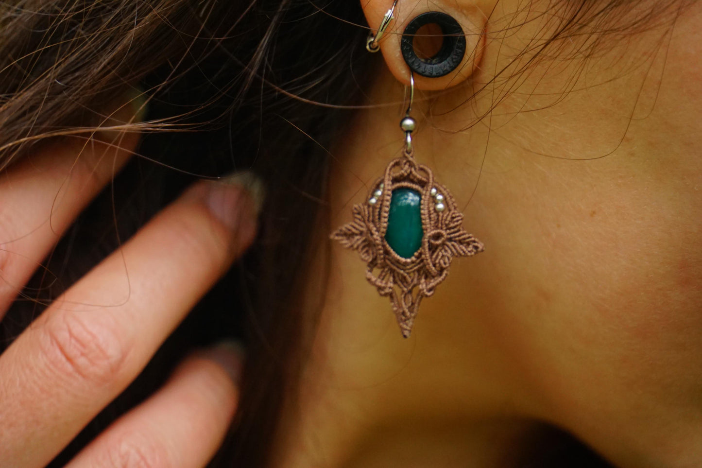 Boucles d'Oreilles Elfique en Micro-Macramé avec Aventurine - Coton & Astrance