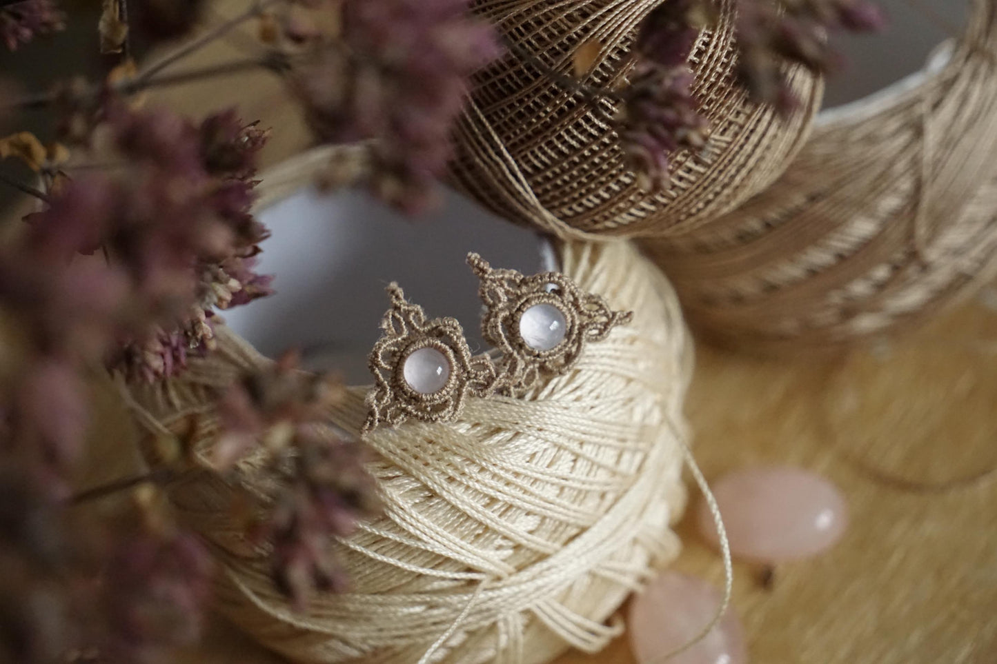 Puces Triangle Celtique en Quartz Rose - Coton & Astrance