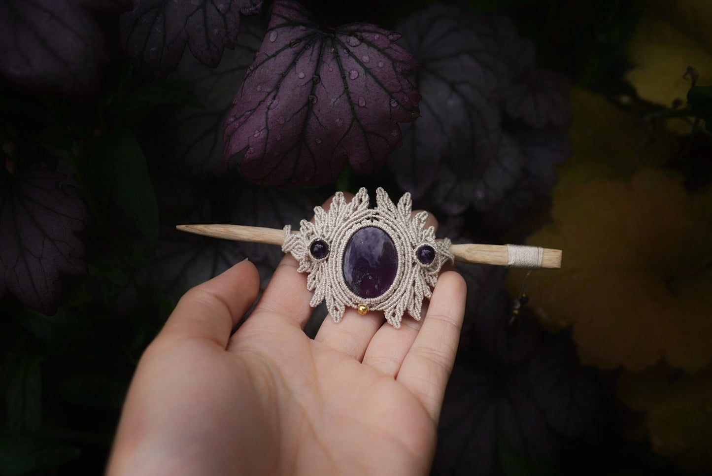 Broche à Cheveux en Micro Macramé, Bois de Frêne et Améthyste - Coton & Astrance