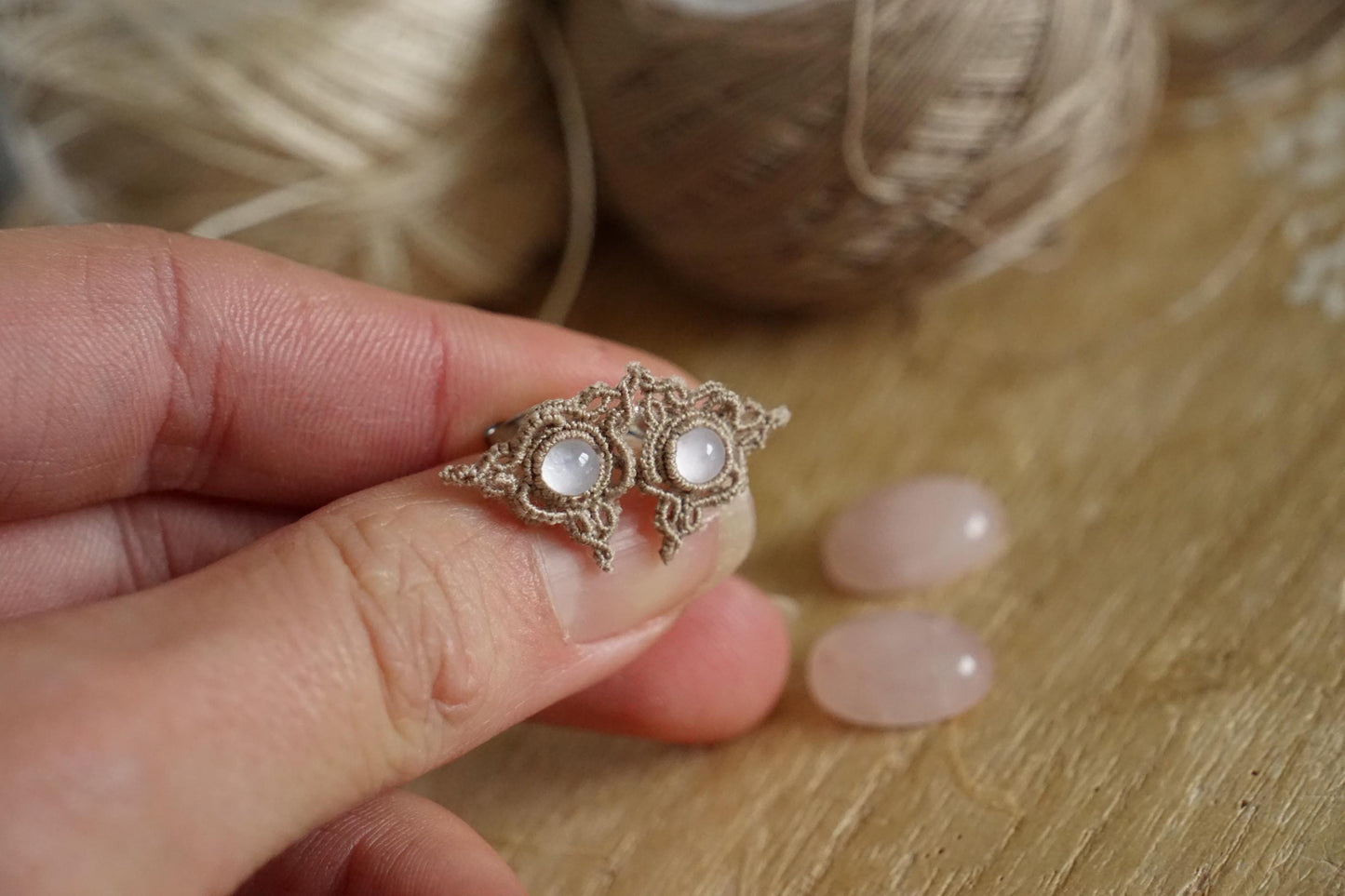 Puces Triangle Celtique en Quartz Rose - Coton & Astrance