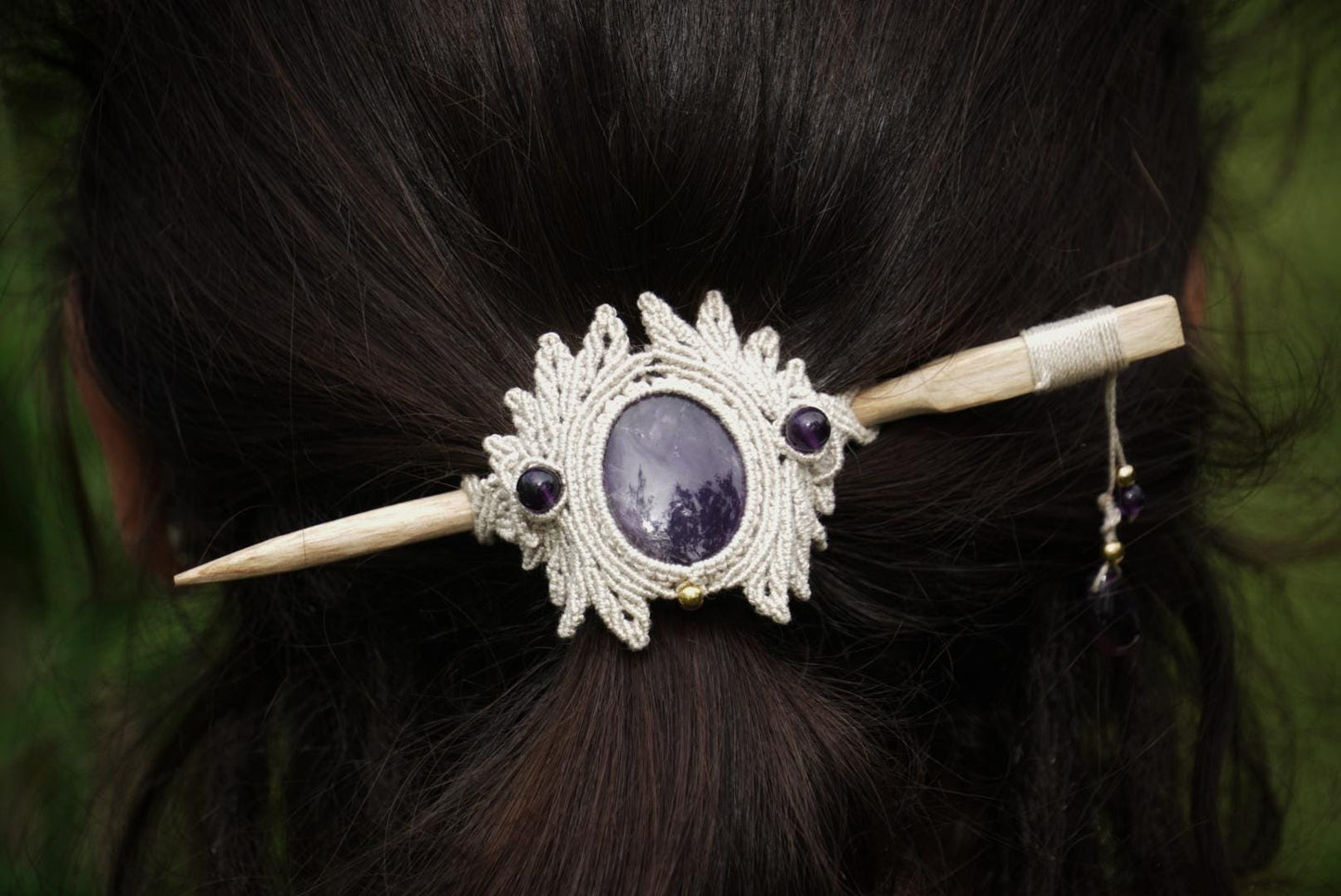 Broche à Cheveux en Micro Macramé, Bois de Frêne et Améthyste - Coton & Astrance