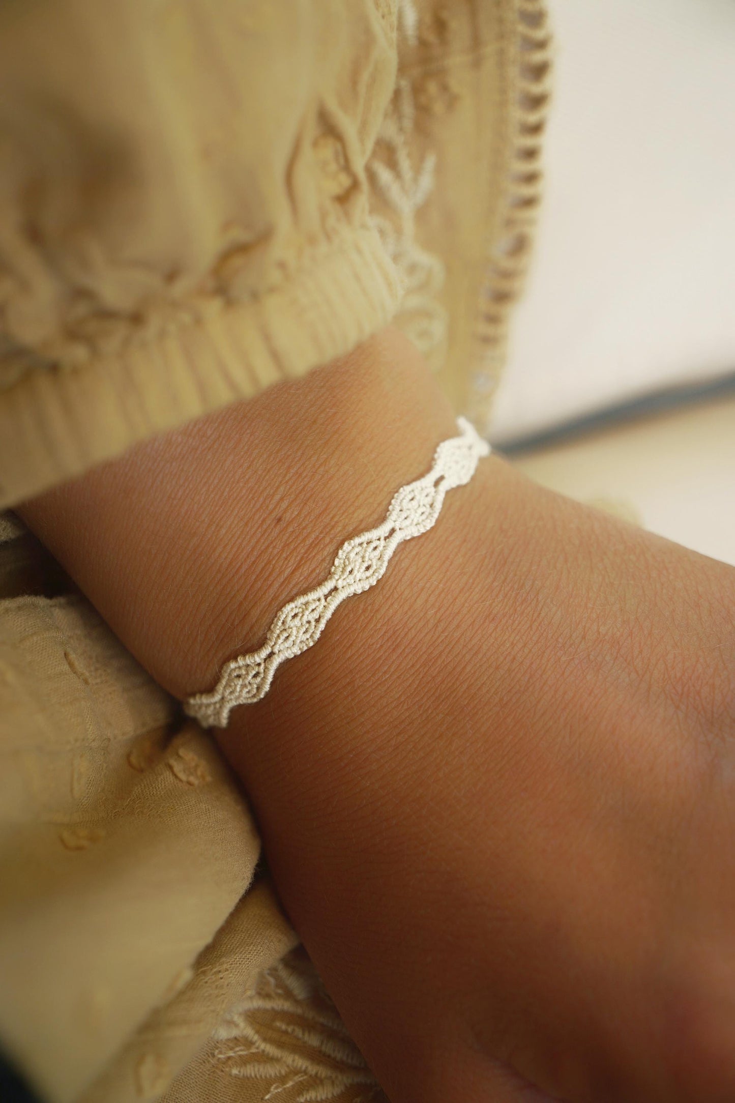 Bracelet Réglable en Micro Macramé Minimalisme Unisexe - Coton & Astrance