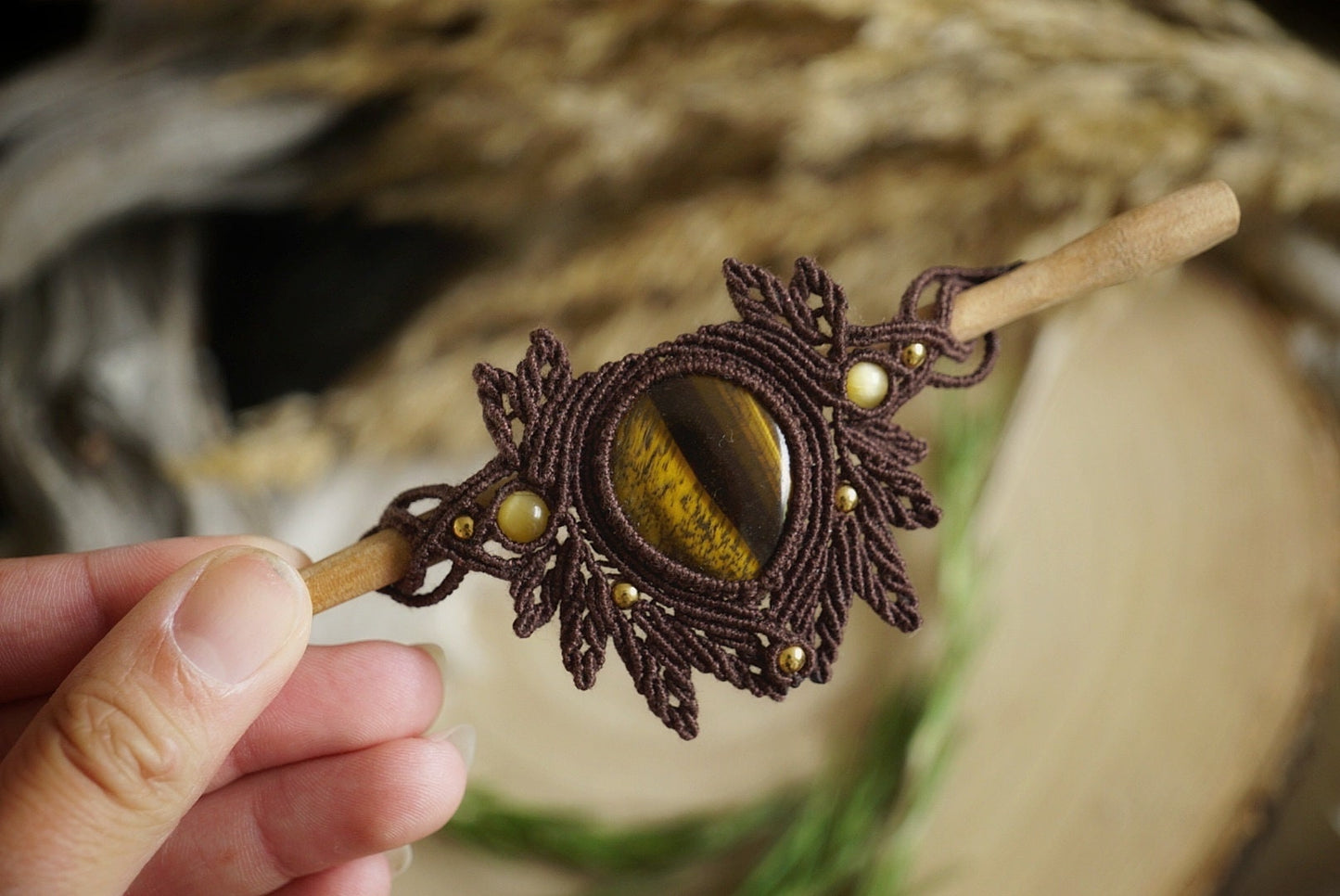 Barrette à Cheveux en Micro macramé Bois de Pommier et Œil de Tigre - Coton & Astrance