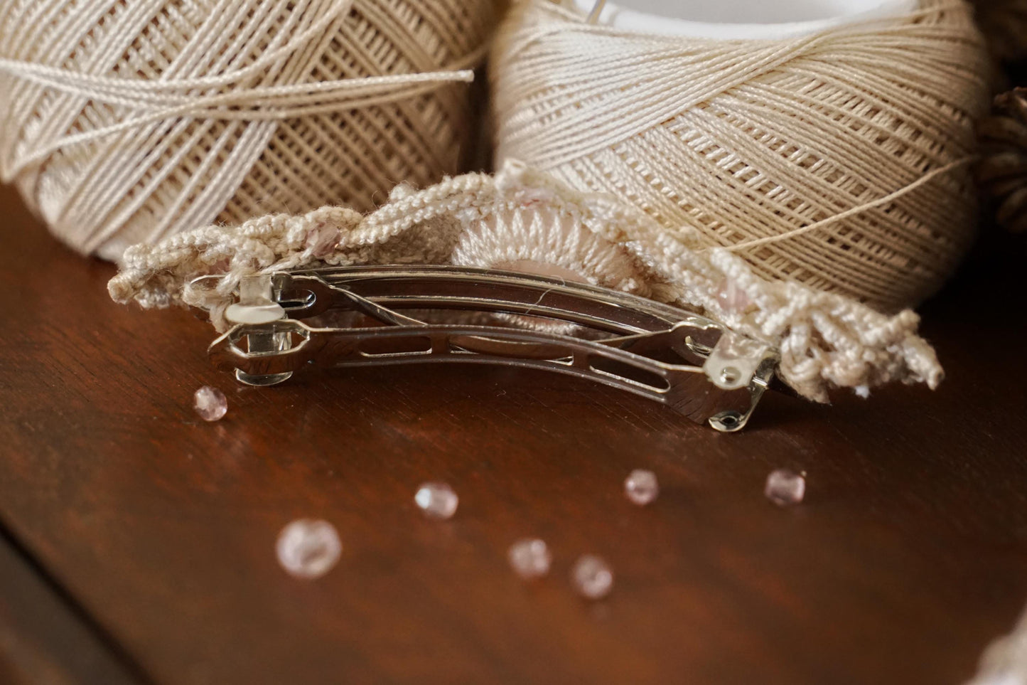 Barrette cheveux bohème en quartz rose – Bijou elfique fait main - Coton & Astrance