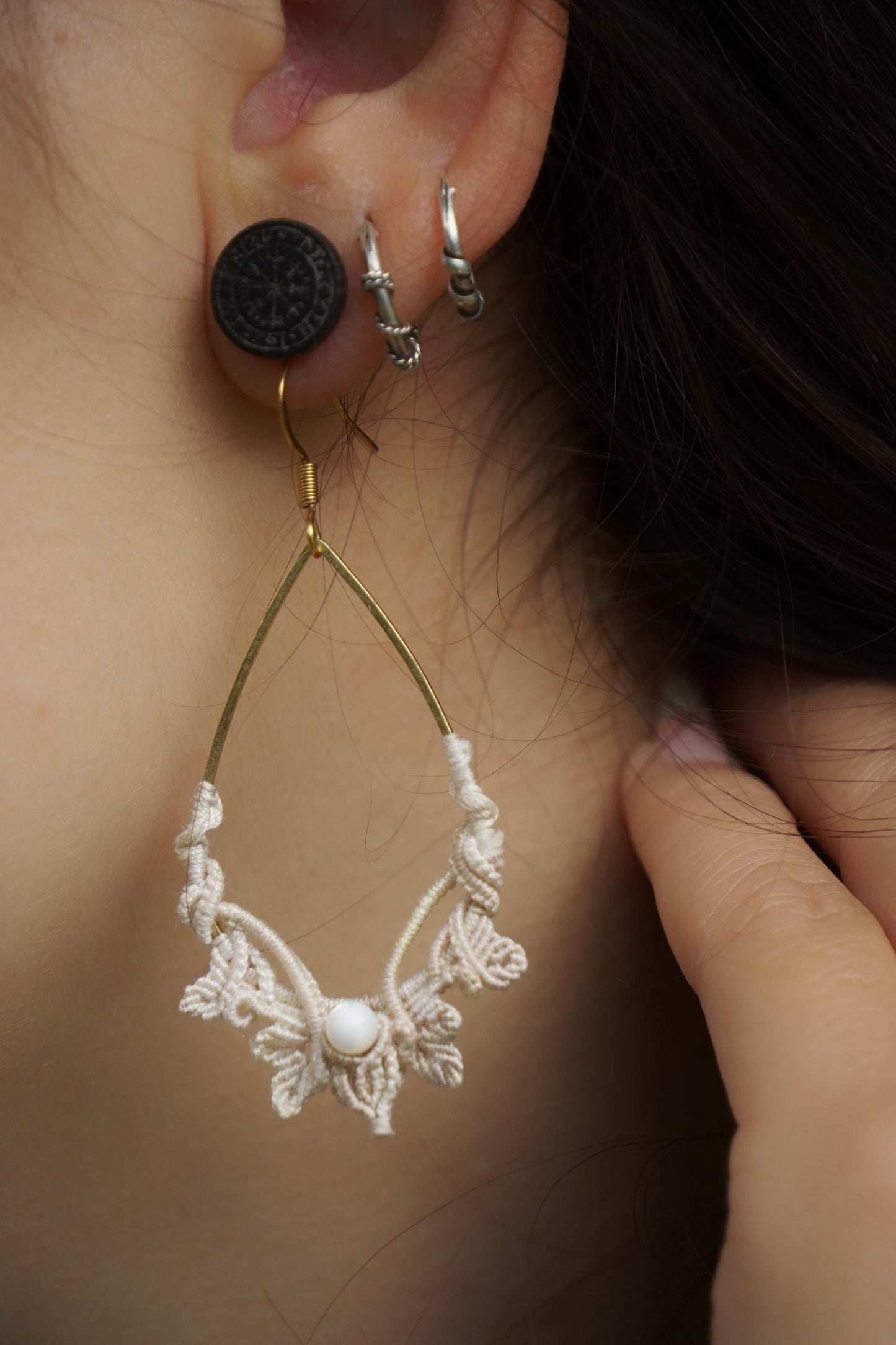 Boucles d’Oreilles en Micro Macramé avec nacre - Coton & Astrance