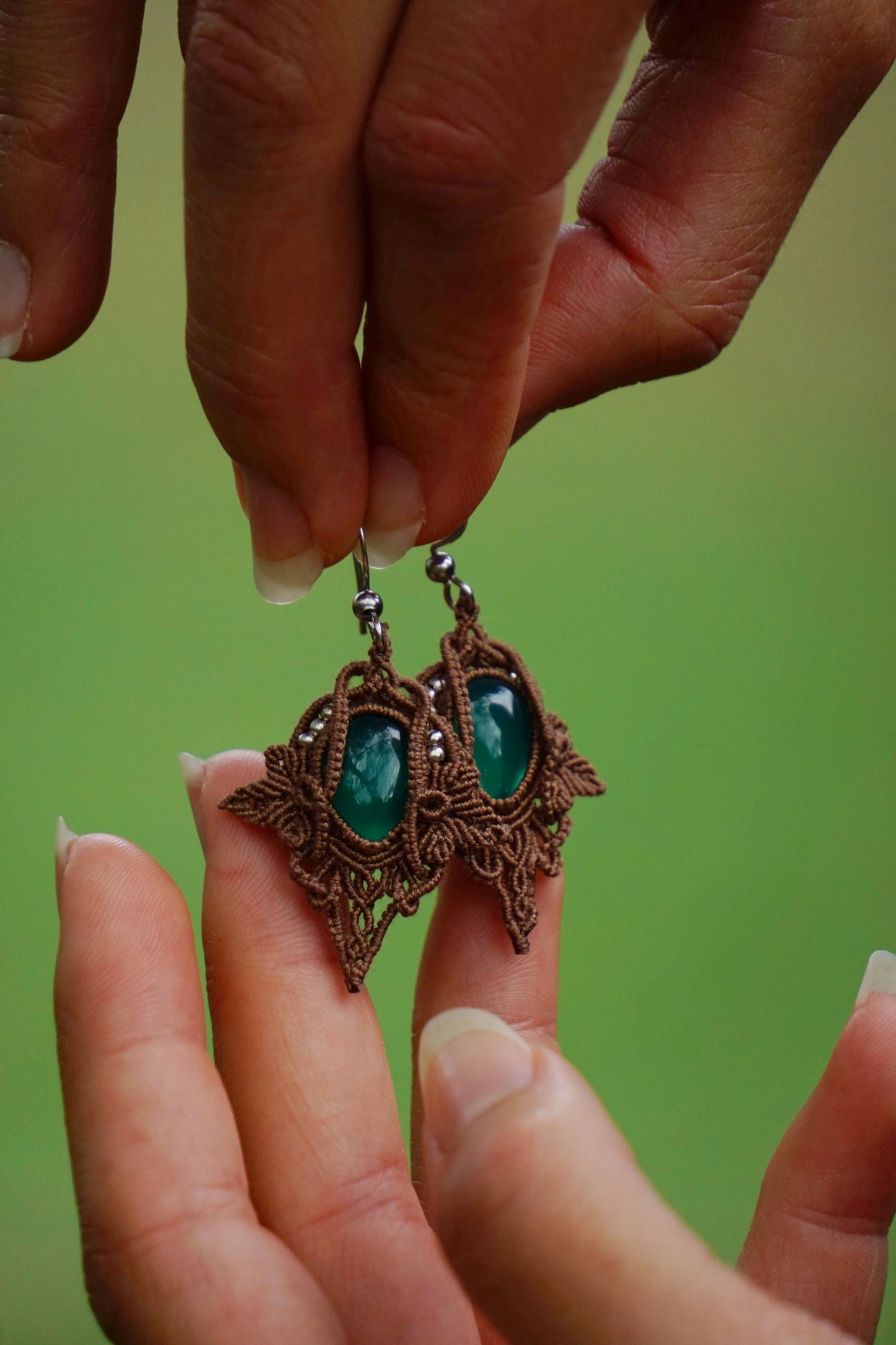 Boucles d'Oreilles Elfique en Micro-Macramé avec Aventurine - Coton & Astrance