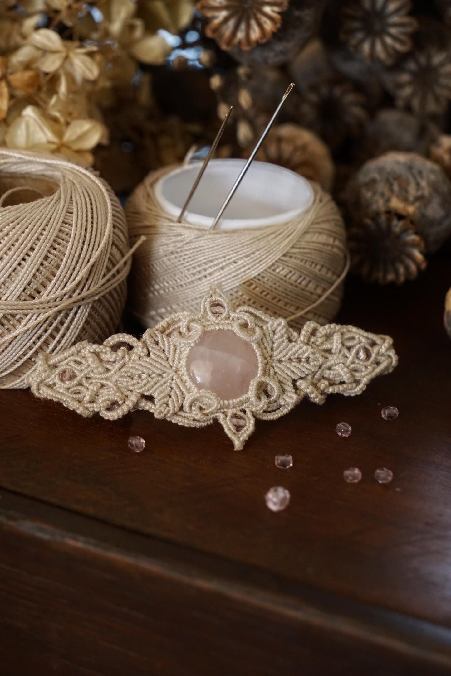 Barrette cheveux bohème en quartz rose – Bijou elfique fait main - Coton & Astrance
