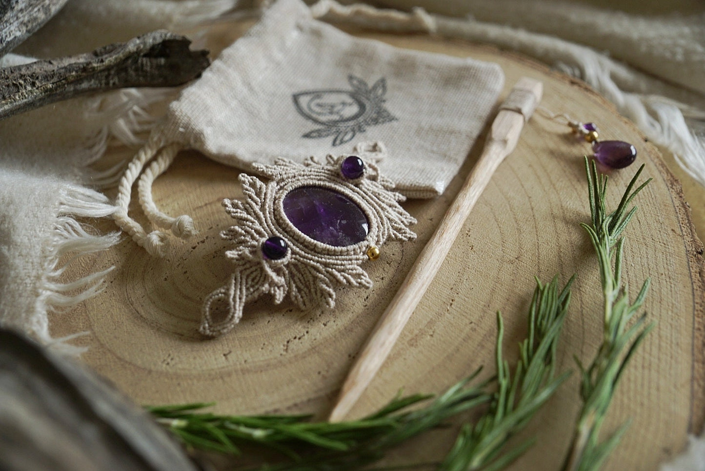 Broche à Cheveux en Micro Macramé, Bois de Frêne et Améthyste - Coton & Astrance
