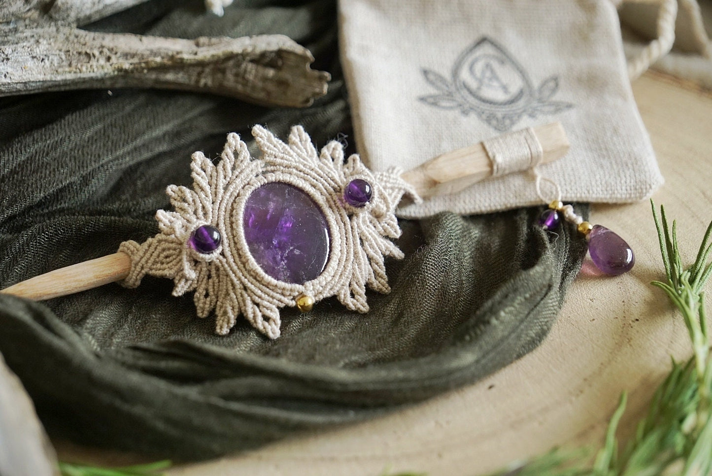 Broche à Cheveux en Micro Macramé, Bois de Frêne et Améthyste - Coton & Astrance