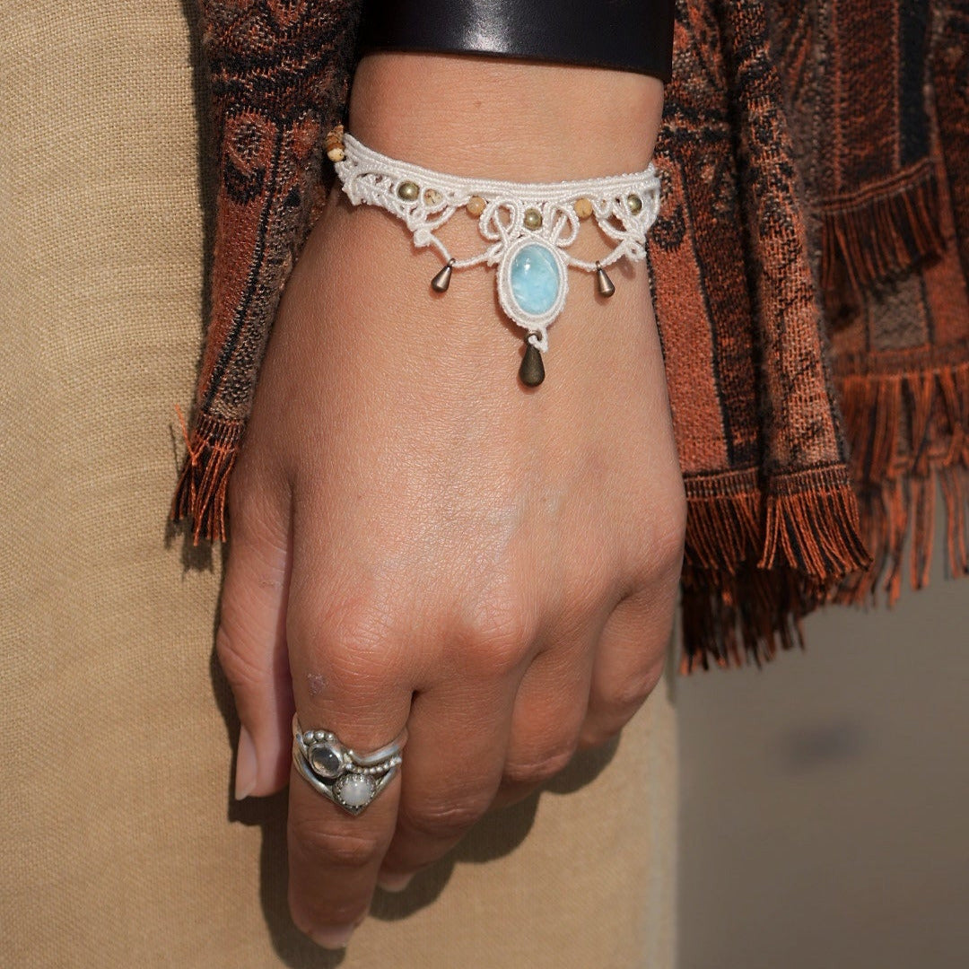 Bracelet de cheville bohème en micro macramé & larimar – Bijou de pied réglable et artisanal - Coton & Astrance
