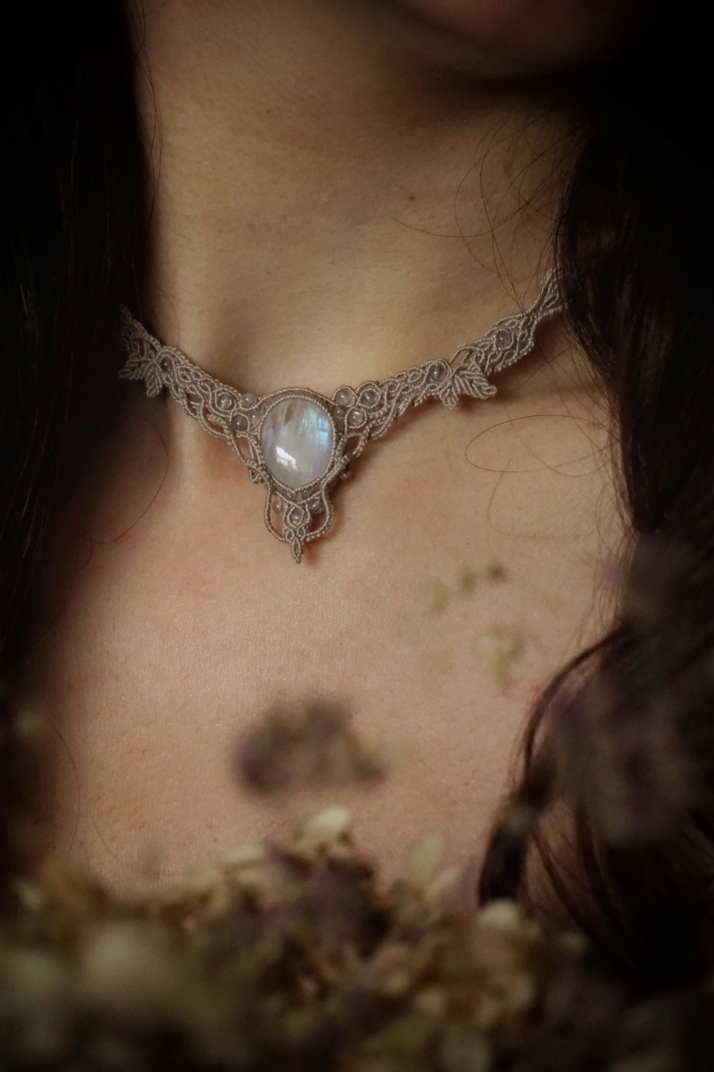 Collier V elfique labradorite pierre de lune • Ras de cou féérique - Coton & Astrance
