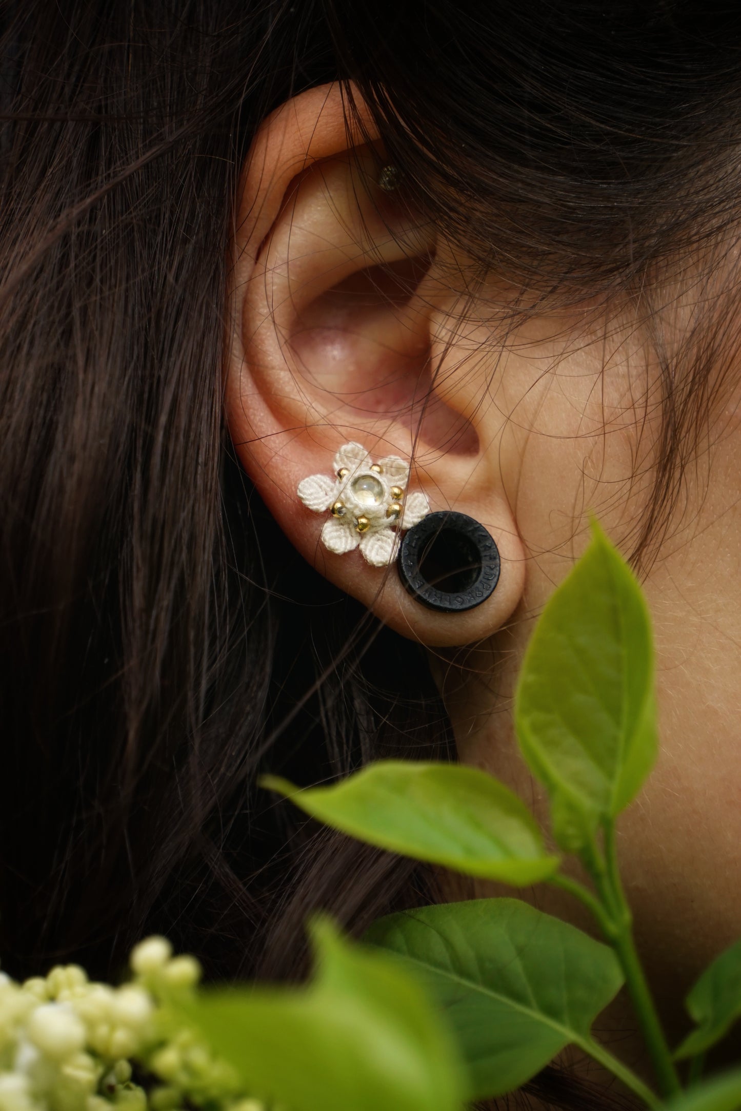 Puces florales micro macramé & citrine – Boucles elfiques - Coton & Astrance