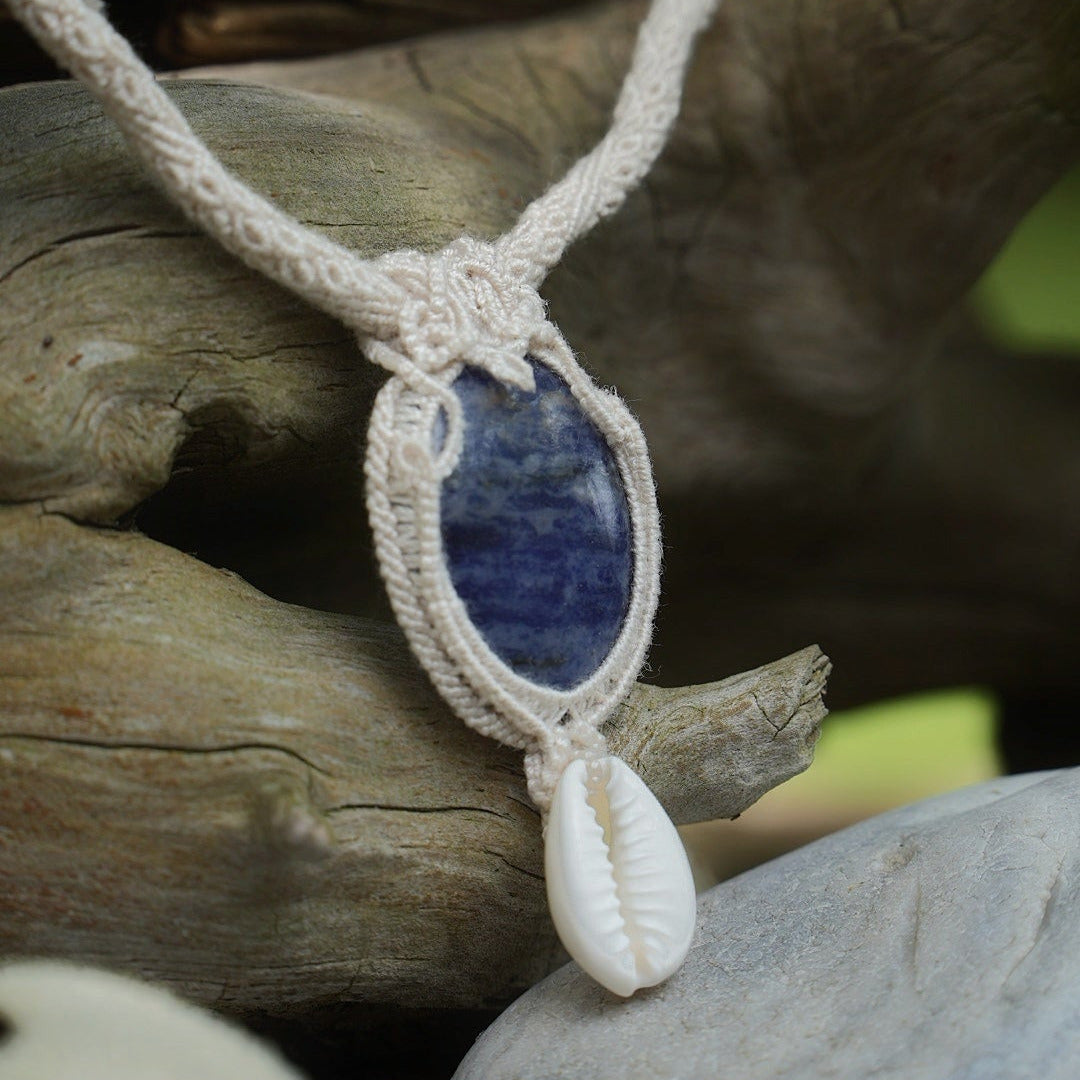 Collier micro macramé unisexe bleu sodalite & cauri – été bohème - Coton & Astrance