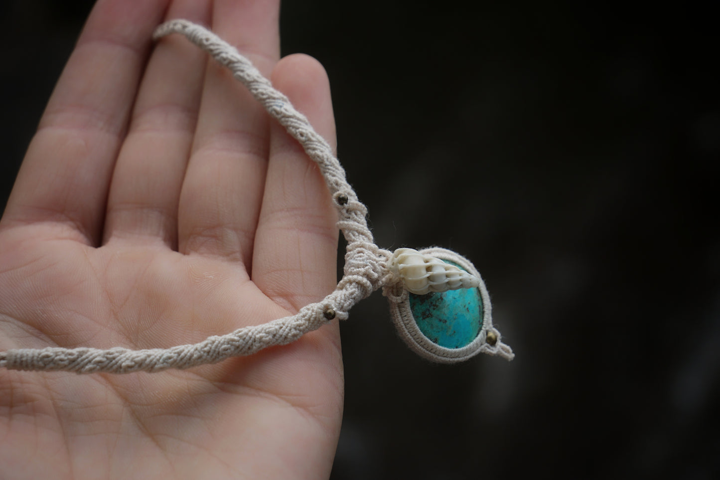 Collier ras de cou avec chrysocolle turquoise & coquillage - Coton & Astrance
