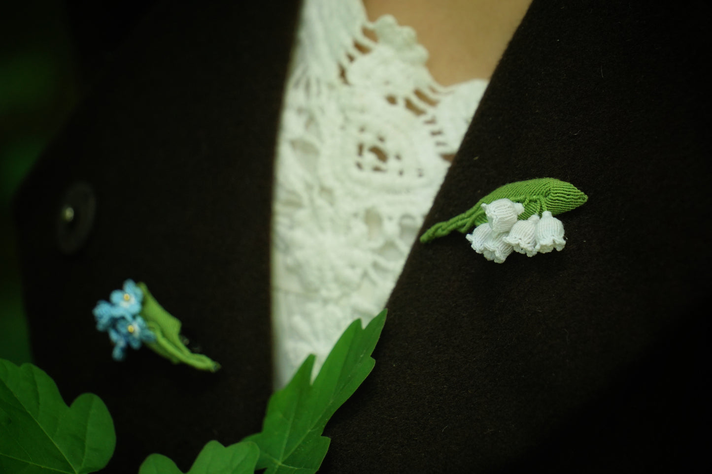 Broche Muguet micro macramé – Bijou floral fait main - Coton & Astrance