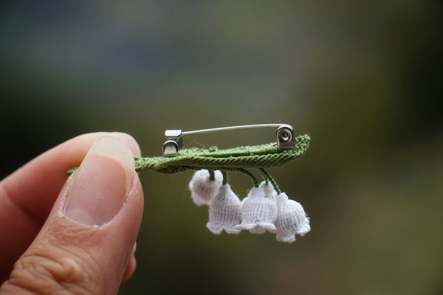 Broche Muguet micro macramé – Bijou floral fait main - Coton & Astrance
