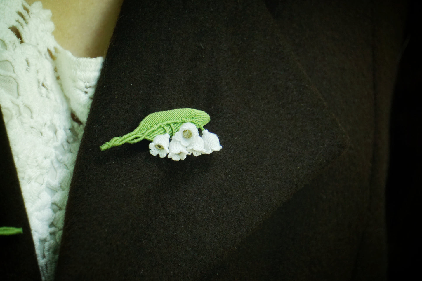 Broche Muguet micro macramé – Bijou floral fait main - Coton & Astrance