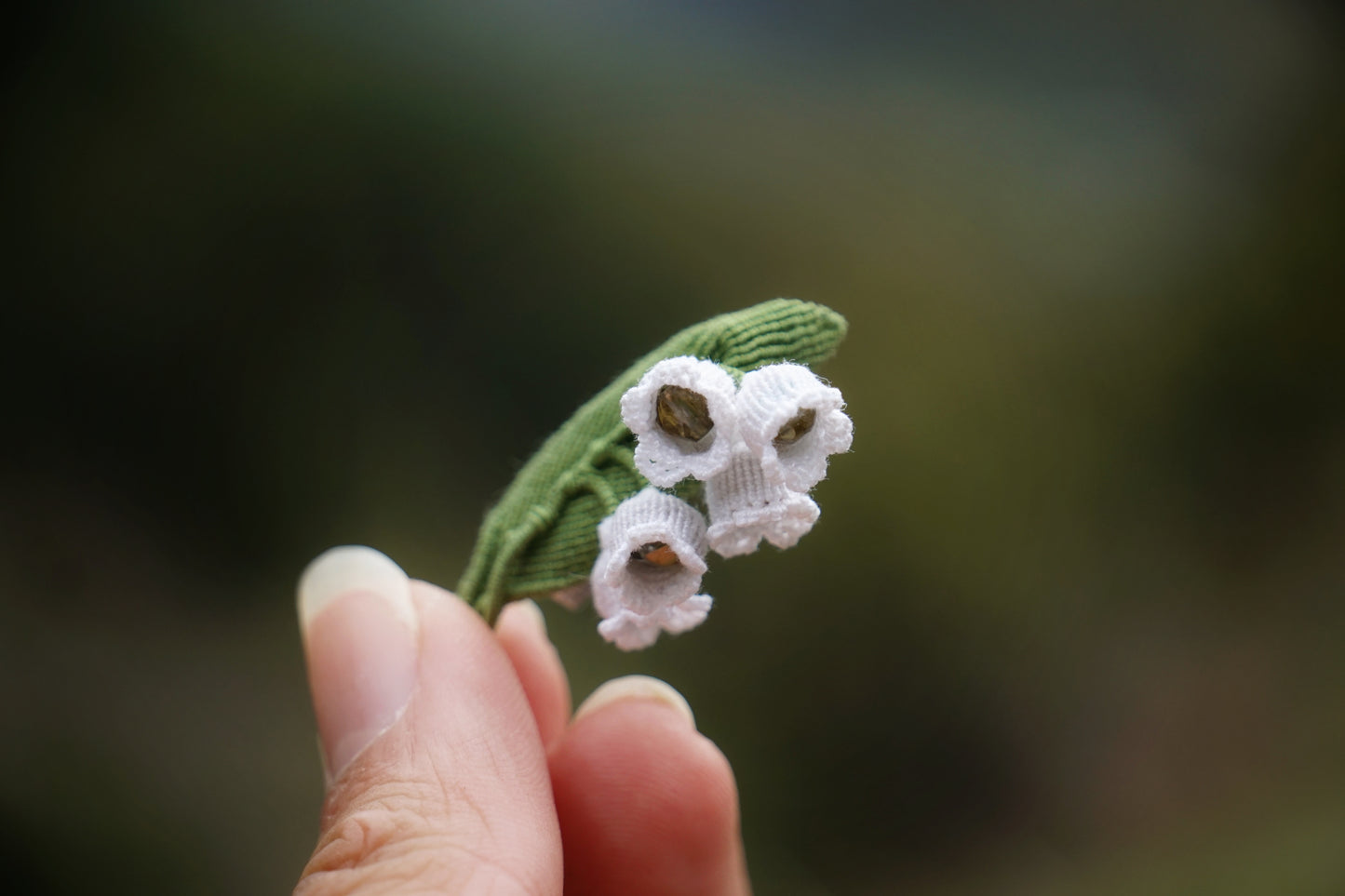 Broche Muguet micro macramé – Bijou floral fait main - Coton & Astrance