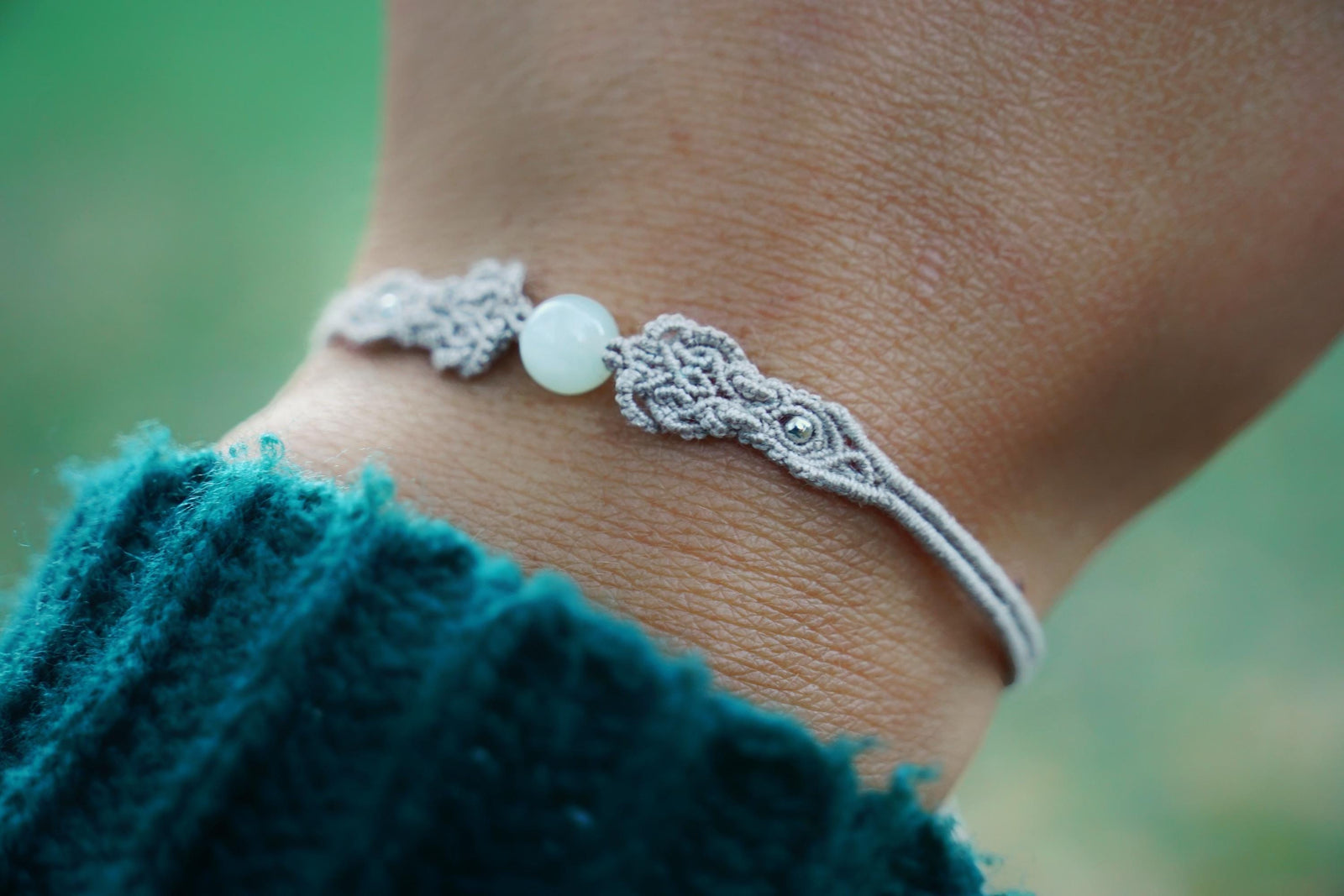 Bracelet Elfique en Micro Macramé et Jade - Coton & Astrance