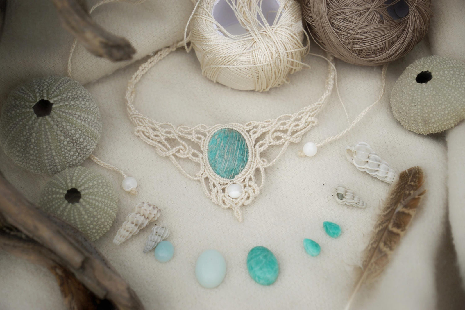 Collier en Micro Macramé avec Amazonite Turquoise et Perles de Nacre - Coton & Astrance