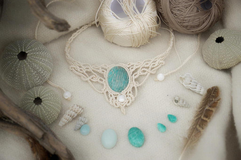 Collier en Micro Macramé avec Amazonite Turquoise et Perles de Nacre - Coton & Astrance