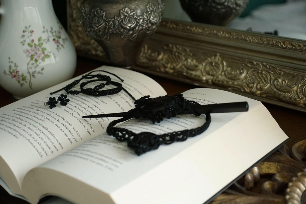 Bracelet Gothique en Micro macramé Noir avec Perles d’Agate et Onyx - Coton & Astrance