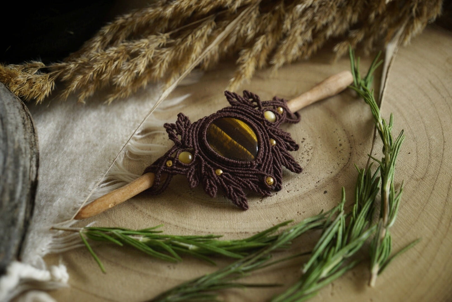 Barrette à Cheveux en Micro macramé Bois de Pommier et Œil de Tigre - Coton & Astrance