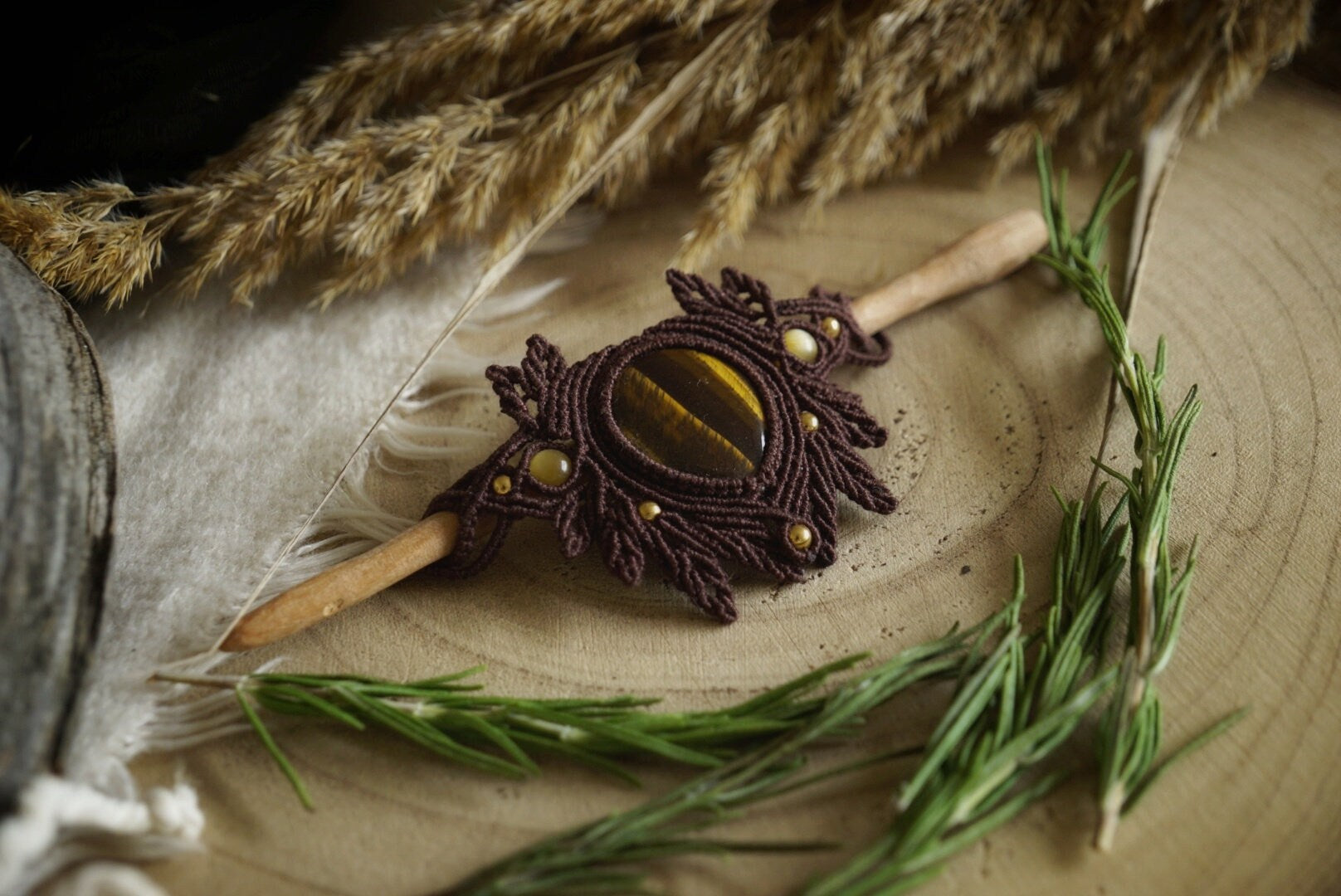 Barrette à Cheveux en Micro macramé Bois de Pommier et Œil de Tigre - Coton & Astrance
