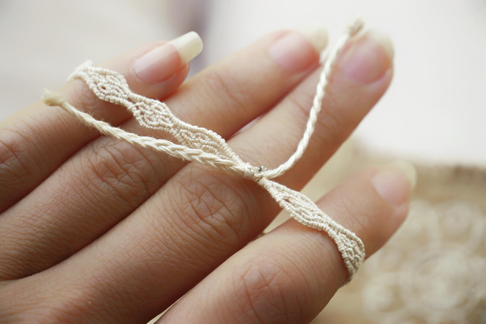Bracelet Réglable en Micro Macramé Minimalisme Unisexe - Coton & Astrance
