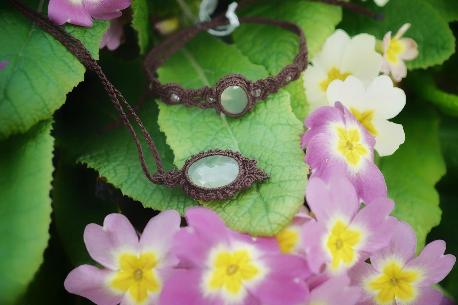 Collier micro macramé elfique avec prhénite - Coton & Astrance