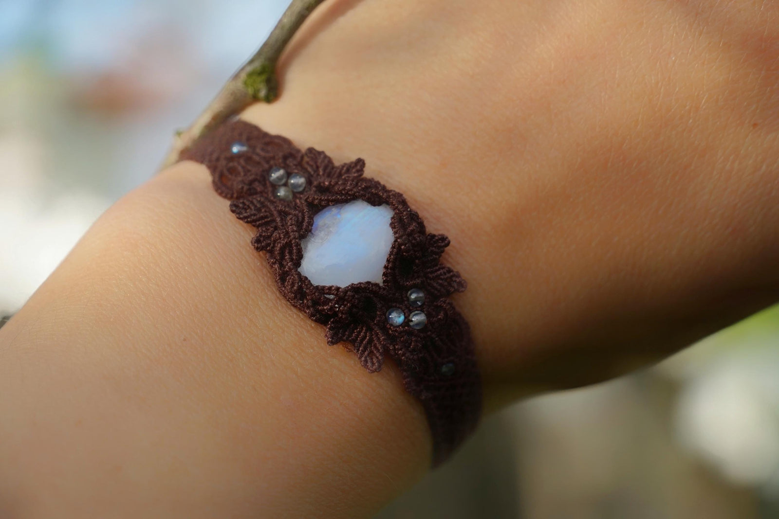 Bracelet manchette Micro Macramé Labradorite Blanche - Coton & Astrance