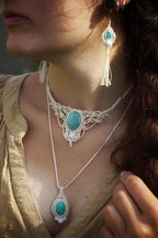 Pendentif en Micro Macramé Bohème avec Amazonite Turquoise et Nacre - Coton & Astrance