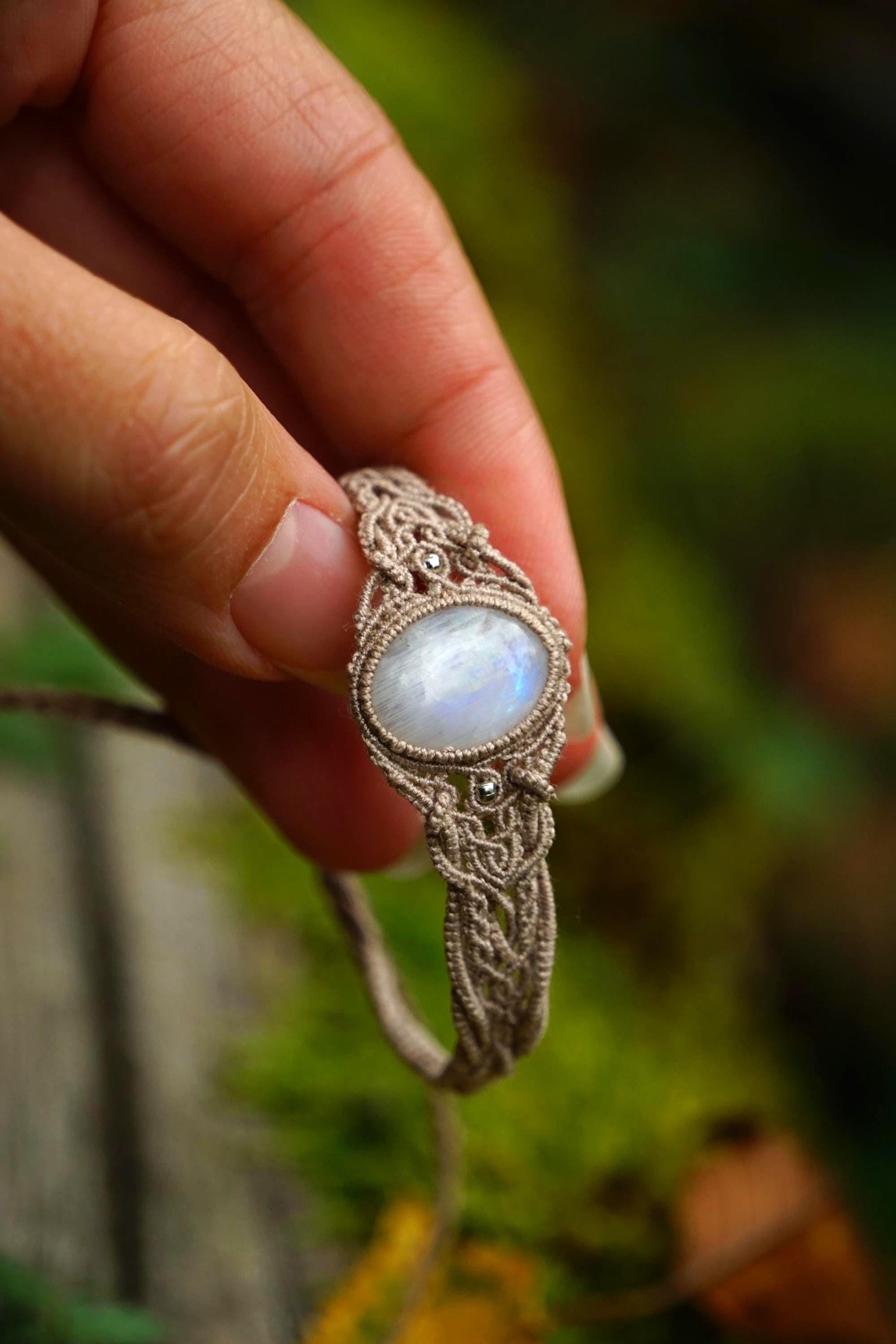 Bracelet Elfique en Micro Macramé avec Labradorite Blanche - Coton & Astrance