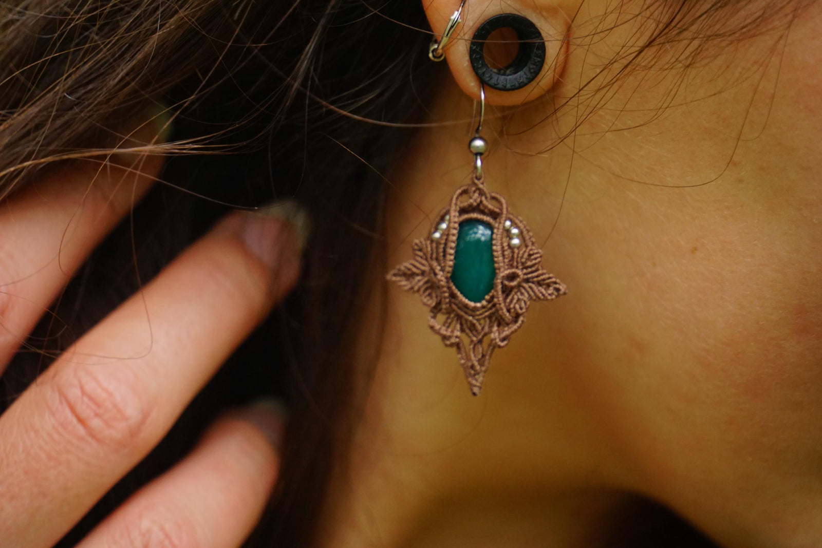 Boucles d'Oreilles Elfique en Micro-Macramé avec Aventurine - Coton & Astrance