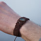 Bracelet homme manchette en micromacramé – Pierre de Soleil de l'Oregon Verte – Bijou elfique, celtique, ajustable, Bijou de couple - Coton & Astrance