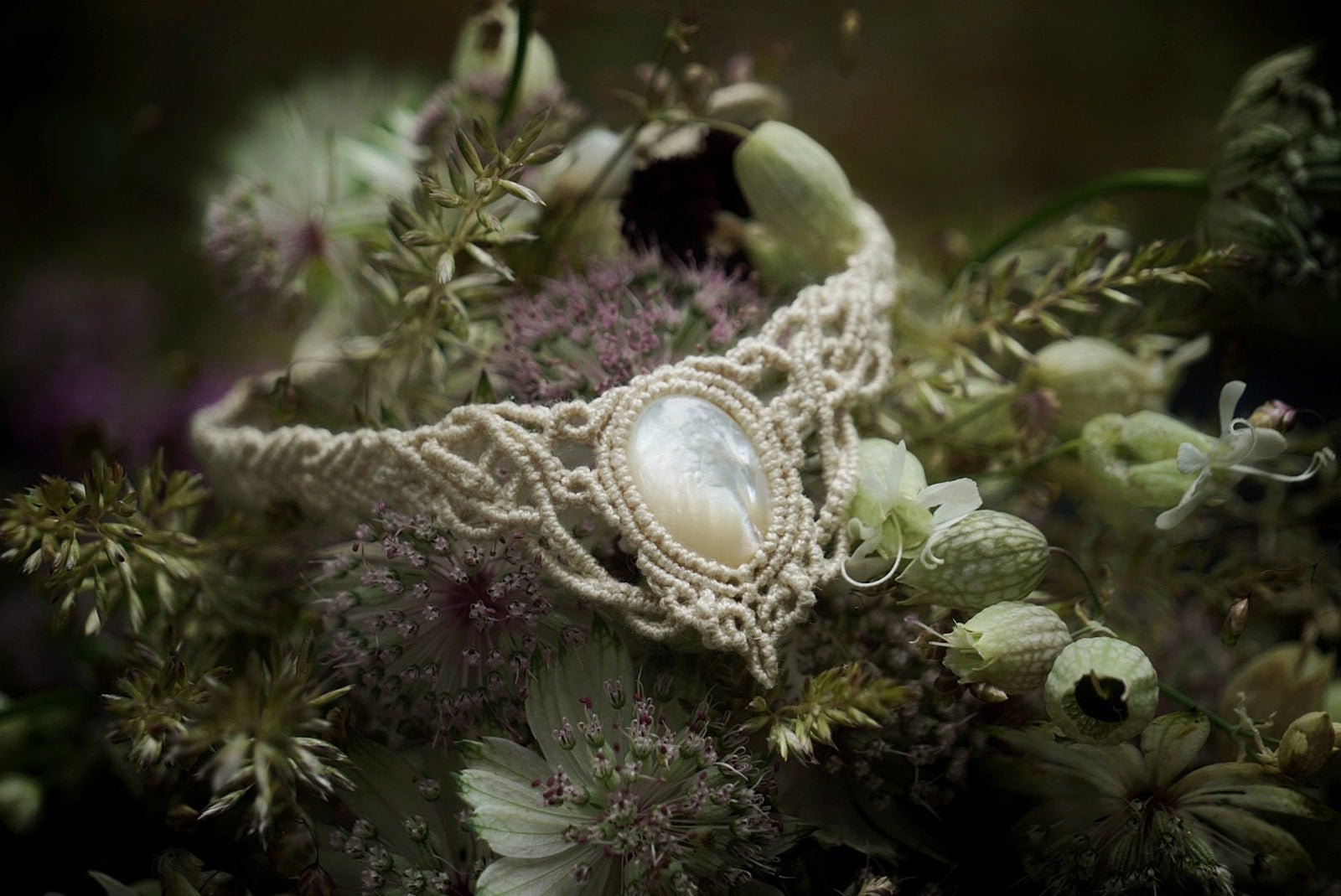 Collier Ras-de-Cou en Micro Macramé avec Nacre - Coton & Astrance