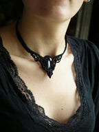 Collier Ras-de-Cou Gothique en Microm acramé avec Agate Noire - Coton & Astrance