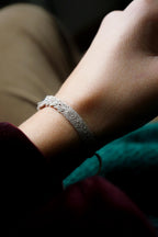 Bracelet femme en micro macramé et pierre naturelle rouge - Coton & Astrance