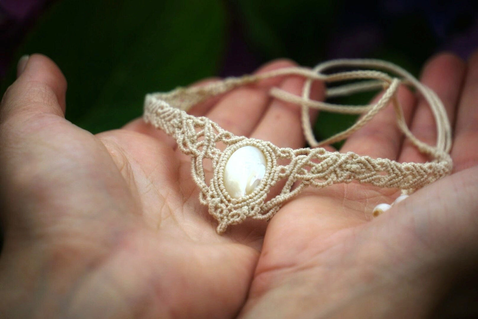 Collier Ras-de-Cou en Micro Macramé avec Nacre - Coton & Astrance