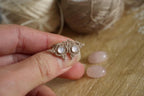 Puces Triangle Celtique en Quartz Rose - Coton & Astrance